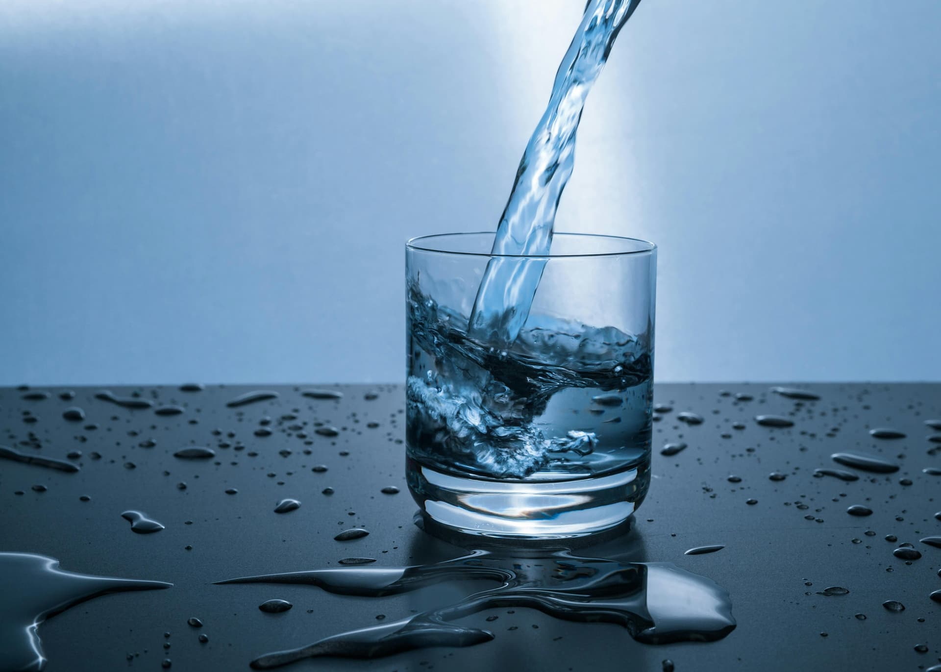 How Much Water Should I Drink Per Day? Daily Hydration Guide
